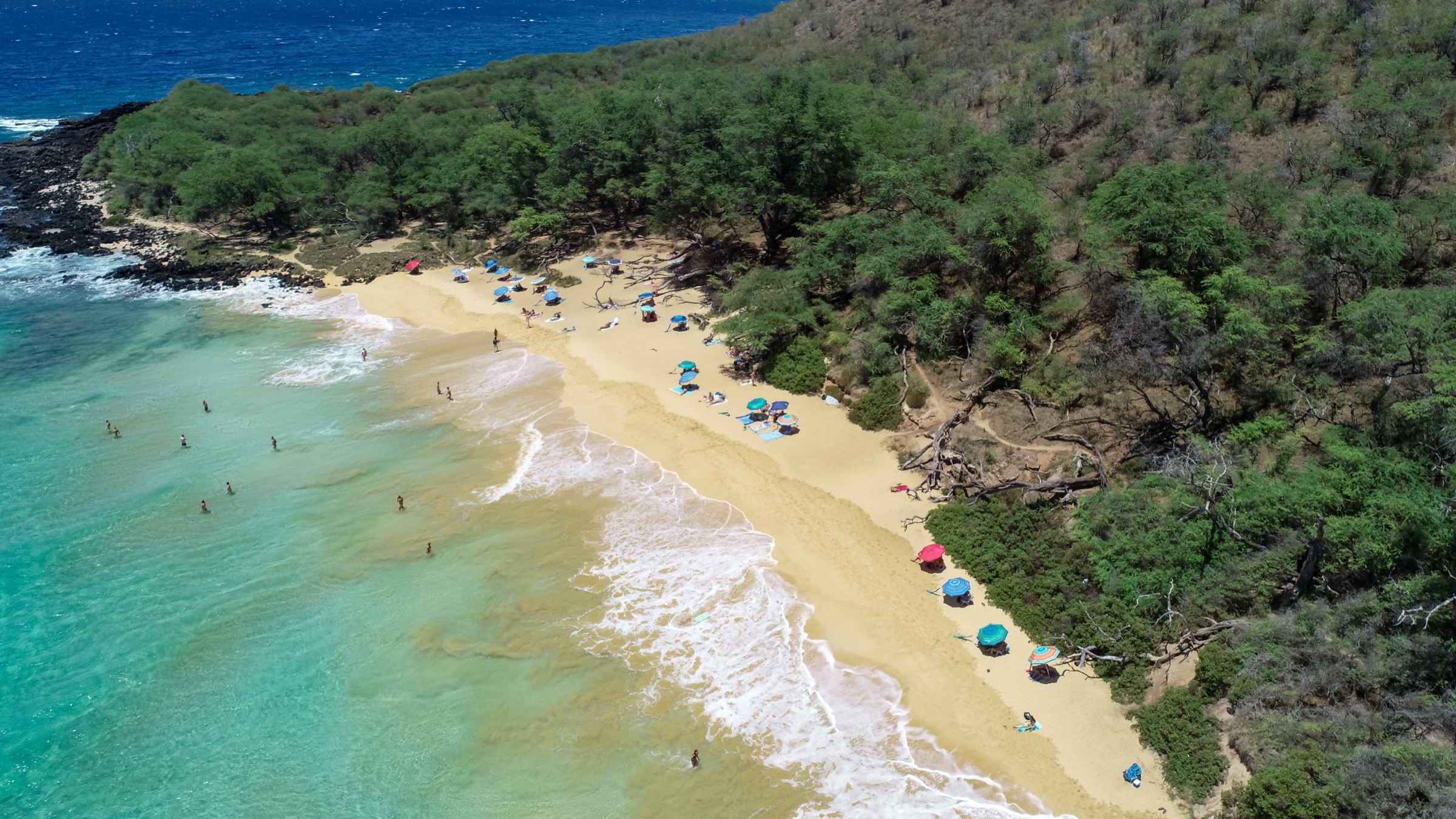 Aerial view of Little Beach beside Puʻu Olaʻi