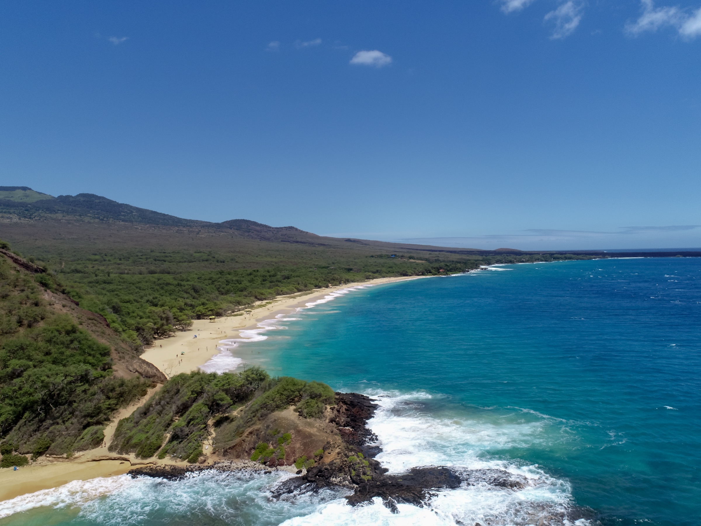 Wide sandy shoreline at Big Beach in Mākena
